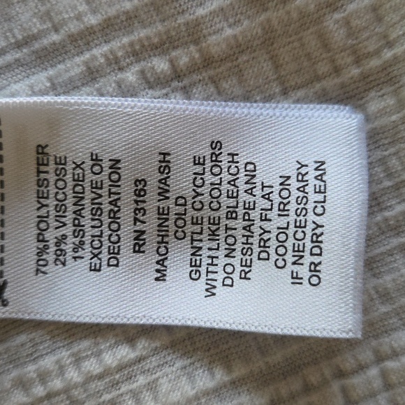 Cable & Guage White Sleeveless Floral Embroidered Top - Picture 8 of 8